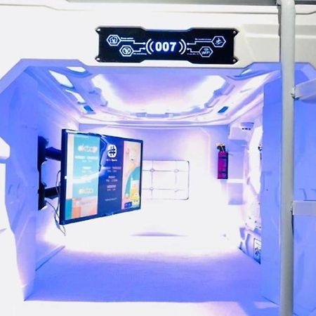Met A Space Pod At Arab Street Singapur Zewnętrze zdjęcie