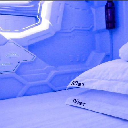 Met A Space Pod At Arab Street Singapur Zewnętrze zdjęcie