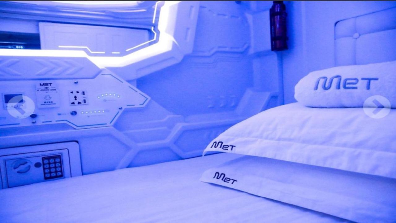 Met A Space Pod At Arab Street Singapur Zewnętrze zdjęcie