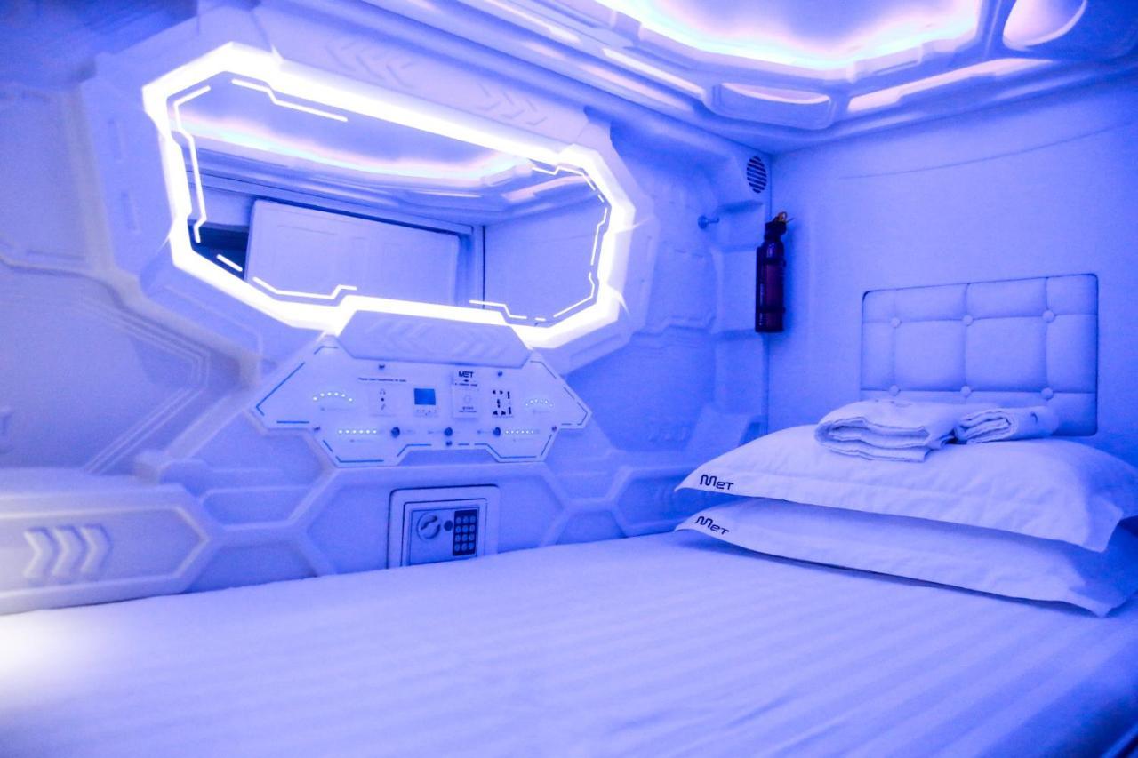 Met A Space Pod At Arab Street Singapur Zewnętrze zdjęcie