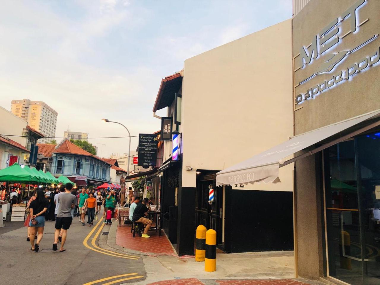 Met A Space Pod At Arab Street Singapur Zewnętrze zdjęcie