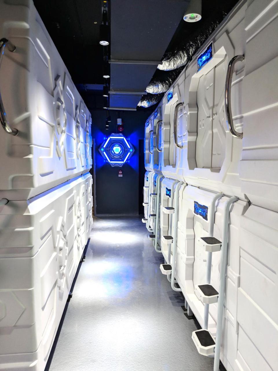 Met A Space Pod At Arab Street Singapur Zewnętrze zdjęcie
