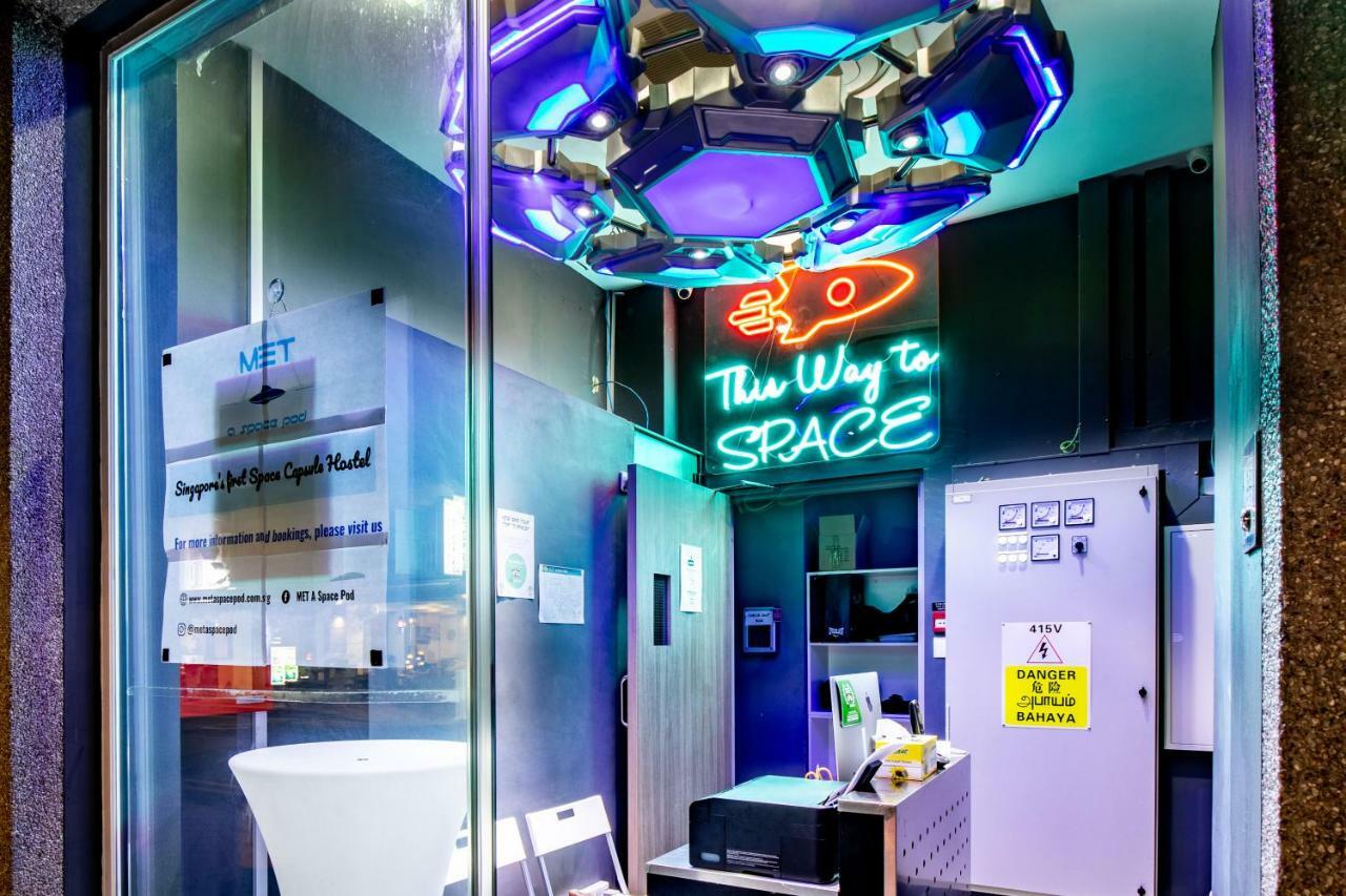 Met A Space Pod At Arab Street Singapur Zewnętrze zdjęcie